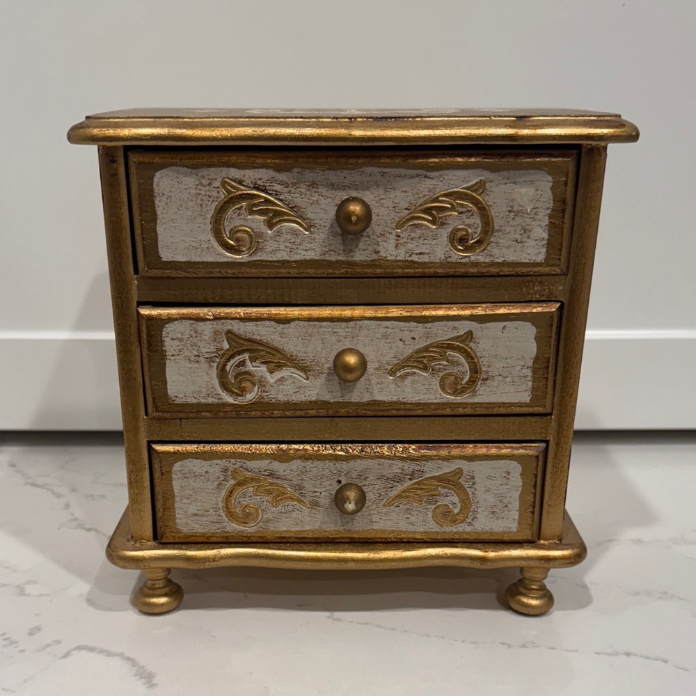 Vintage Jewelry Music Box